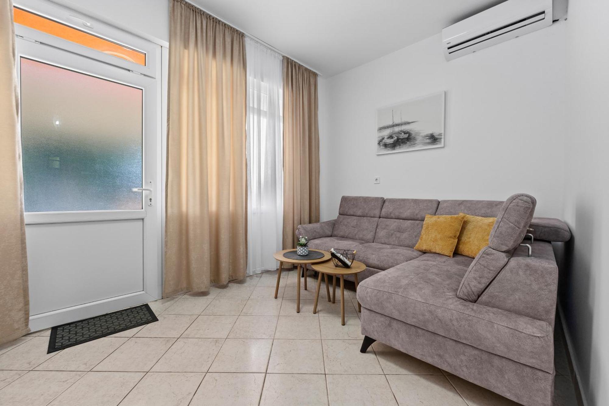 New Apartment Lejla Sisan Exterior photo