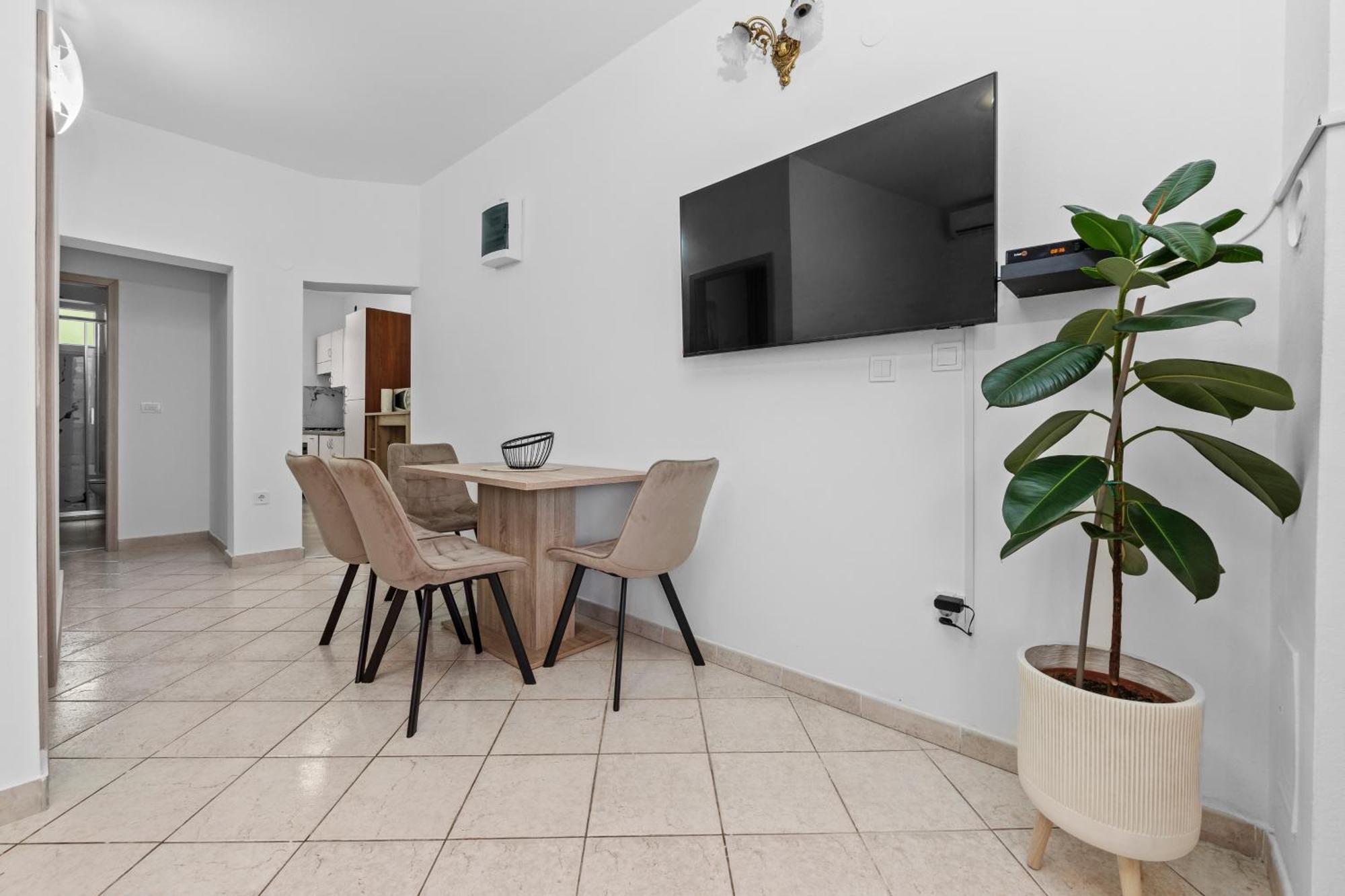 New Apartment Lejla Sisan Exterior photo